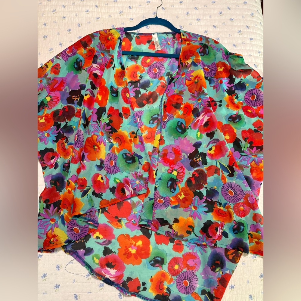 Floral Women's Top sheer Kimono one size beautiful colors